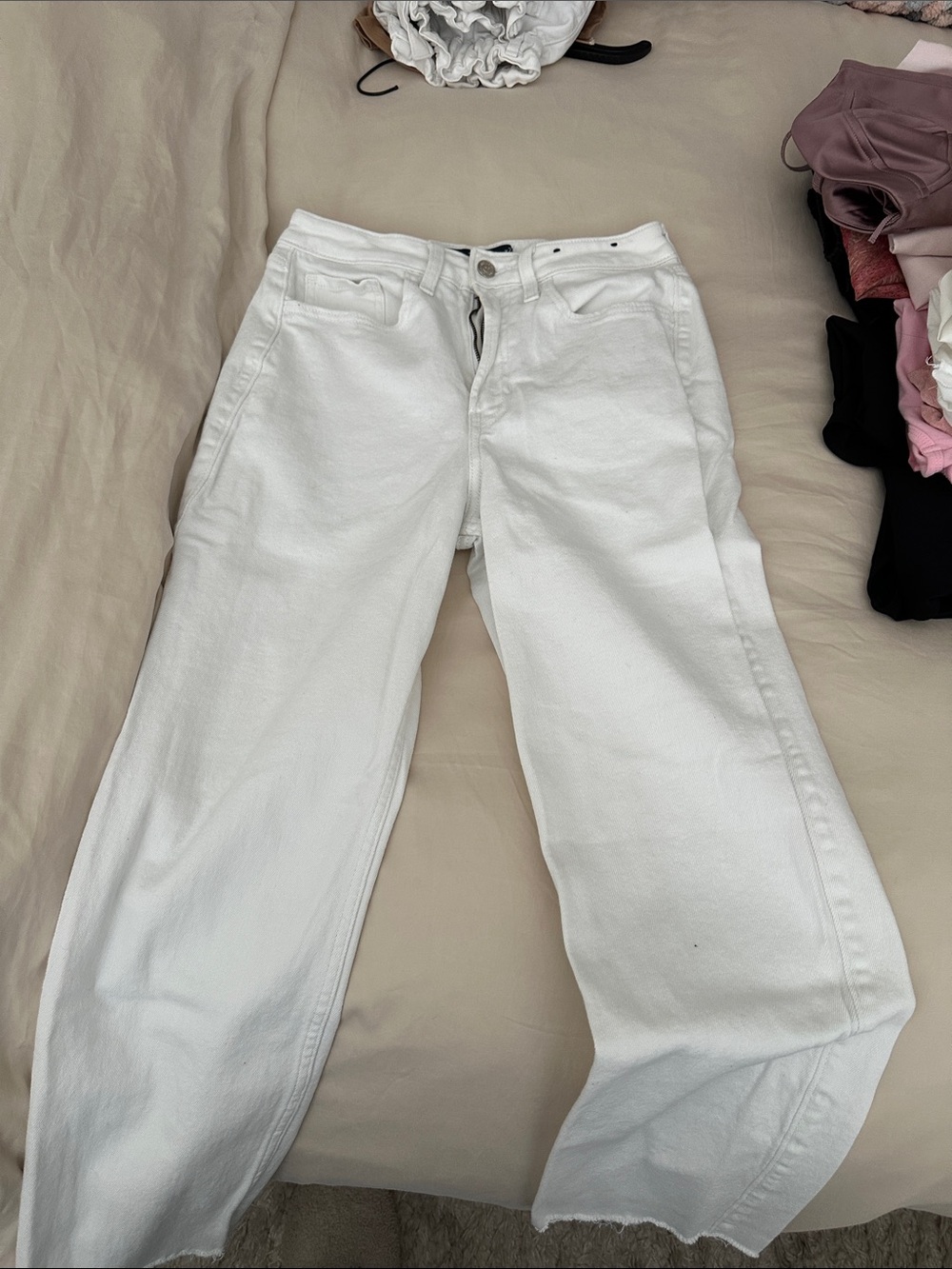 Hollister White Straight-Leg Women’s Jeans - Classic Five-Pocket